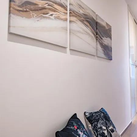 Incanto - 3 Bedroom & Free Parking